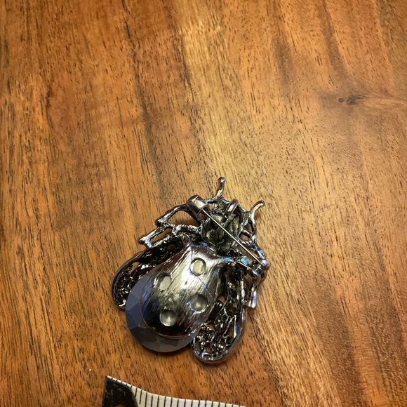 Gorgeous insect broach purple ‘jewel’ - Picture 2 of 4